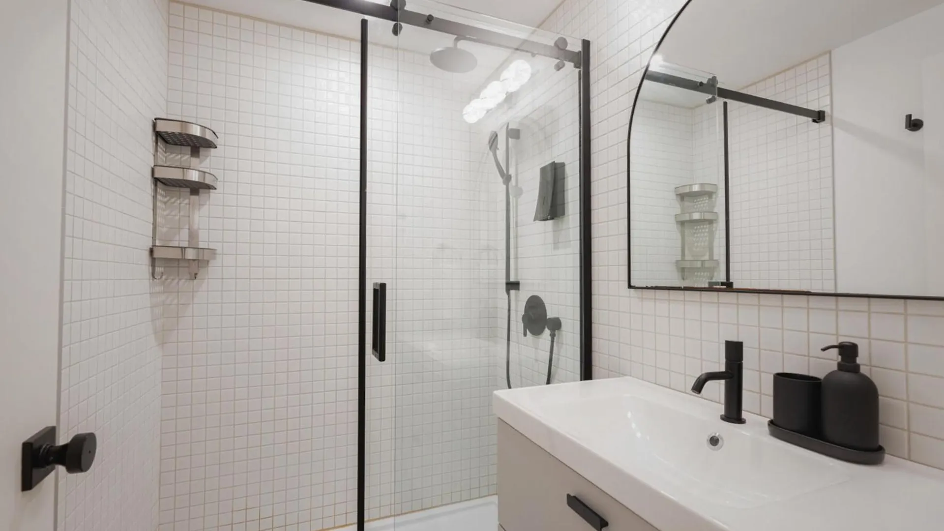 Ch-Apartments, Downtown Montreal